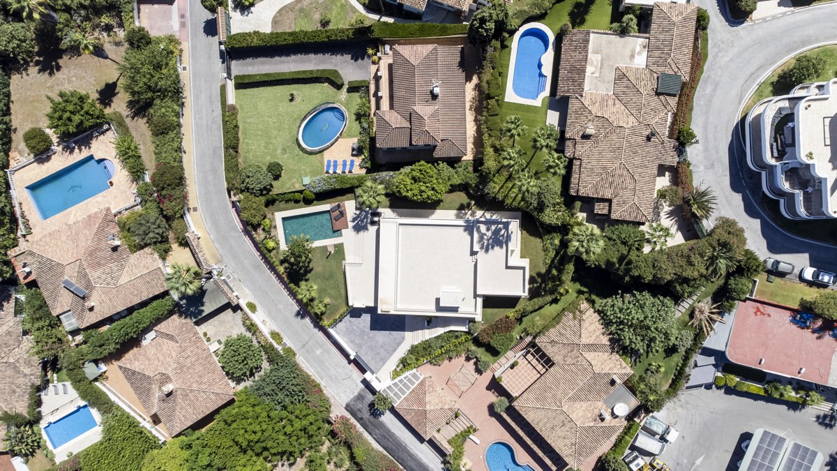 Villa Guadalmina, photograph 1 of 40